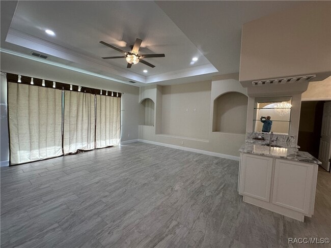 Building Photo - 5780 N Lena Dr