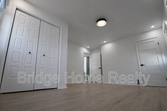 Building Photo - 107 Shoup St