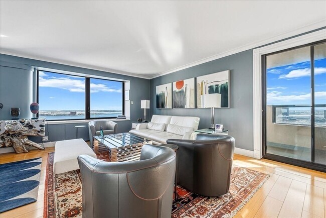 Building Photo - 65 E India Row