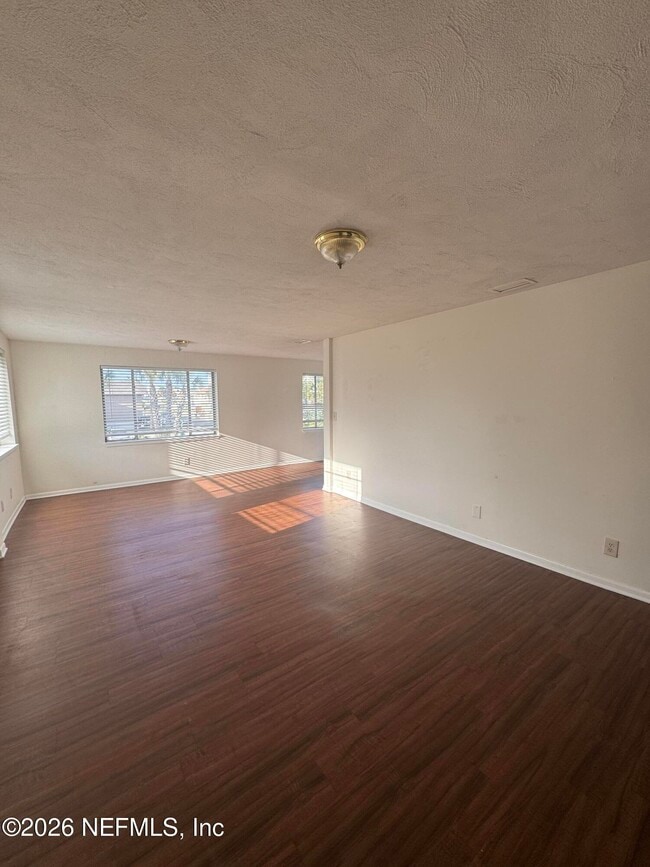 Building Photo - 210 13th Ave N