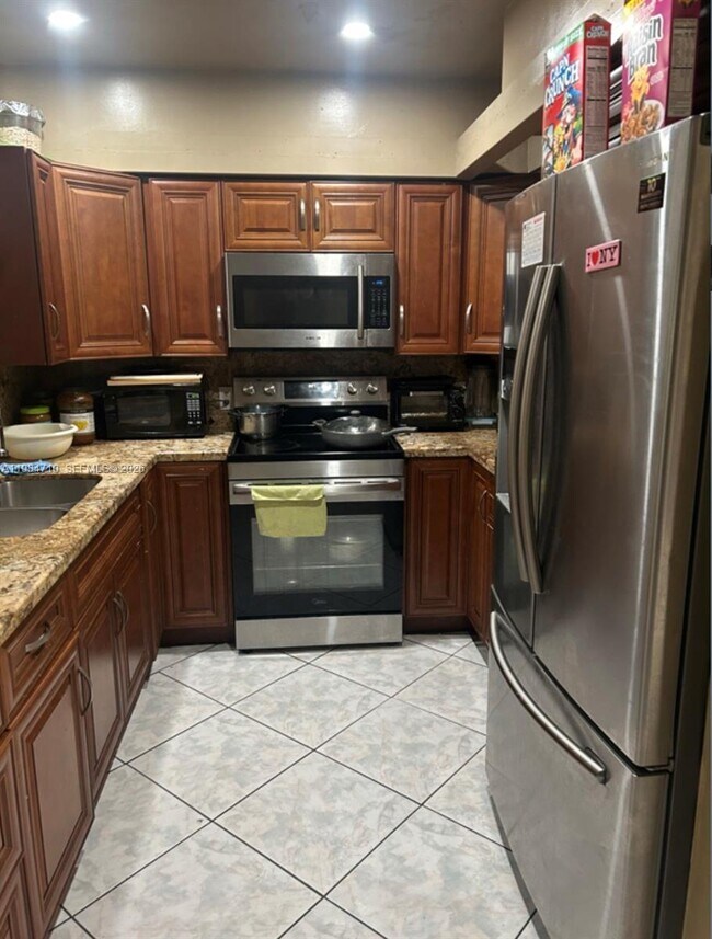 Building Photo - 14365 NW 15th Dr