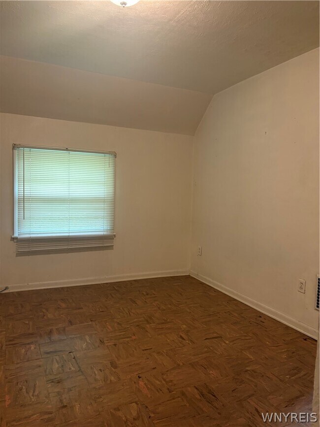 Building Photo - 631 Elmwood Ave