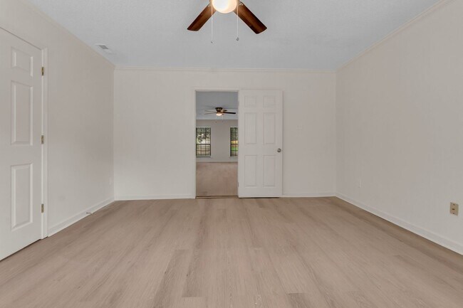 Building Photo - 6503 Evergreen Dr