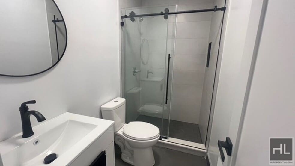 Building Photo - 902 Rogers Ave