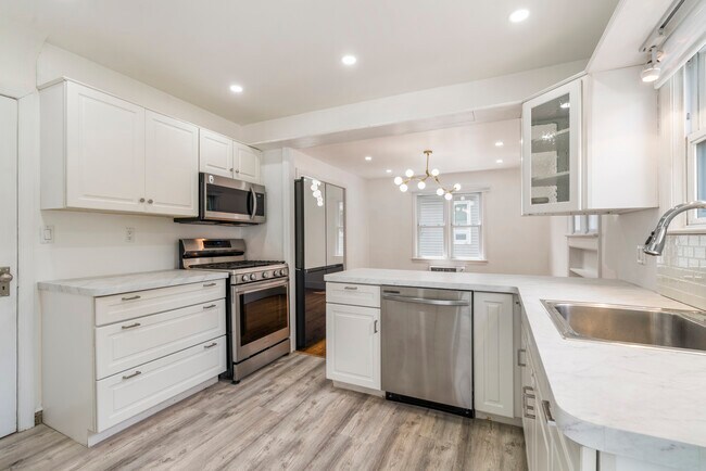 Building Photo - 181 5th St