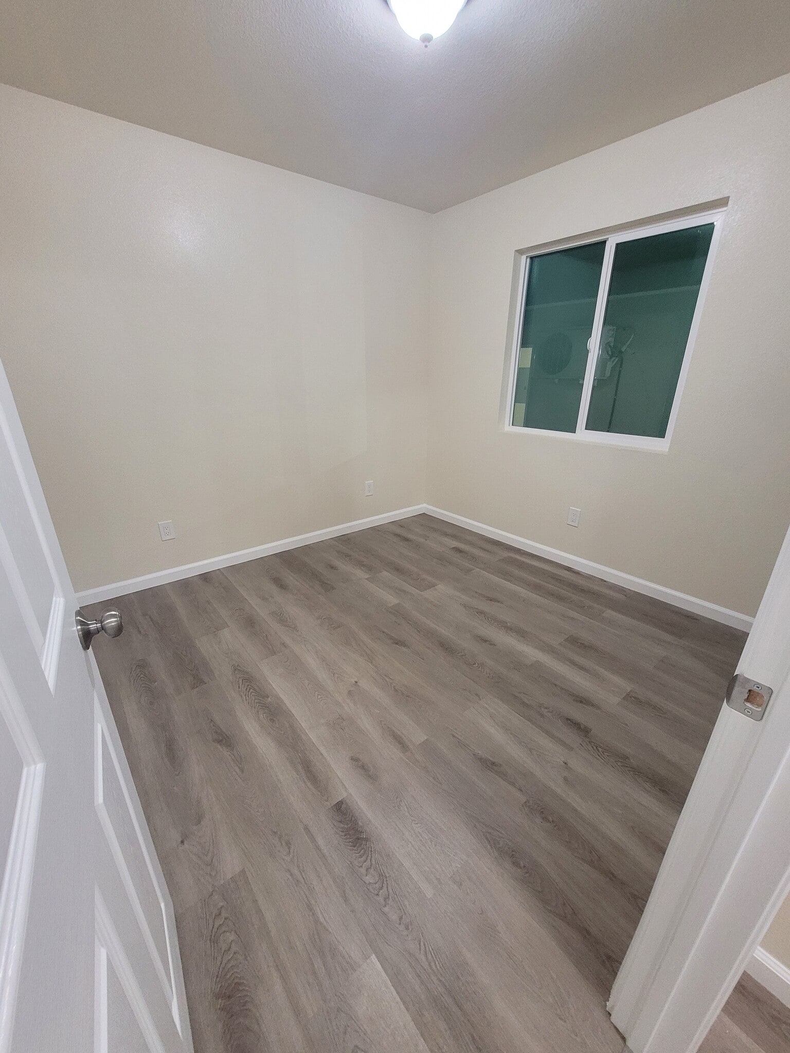 Building Photo - 10702 S Grevillea Ave