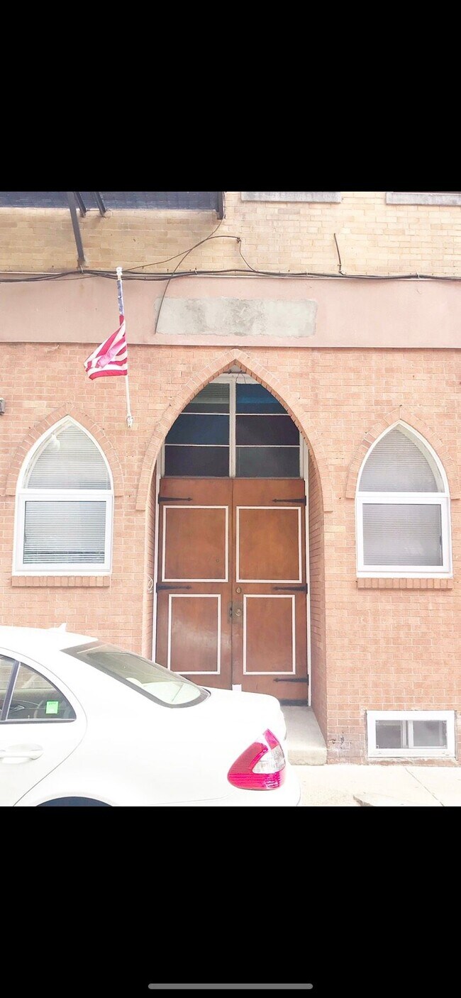 Primary Photo - 9 Charter St