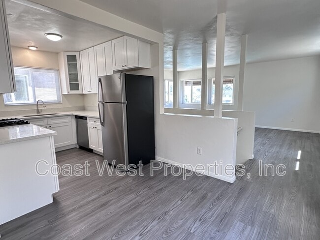 Building Photo - 822 Tourmaline St