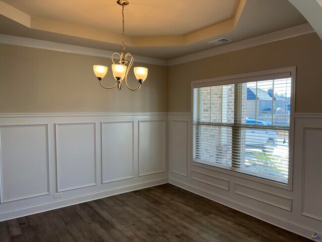 Building Photo - 105 Lacey Oak Ln