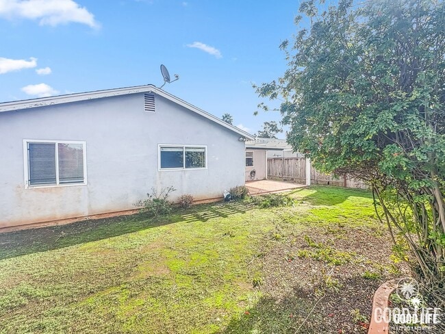 Building Photo - Nice 4B/2BA w/ Attached Garage & Fenced Yard