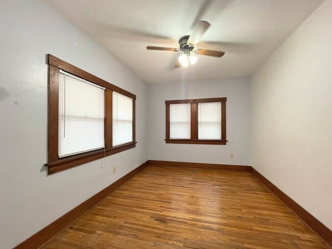 Building Photo - 3 Bedroom With Oversized Garage