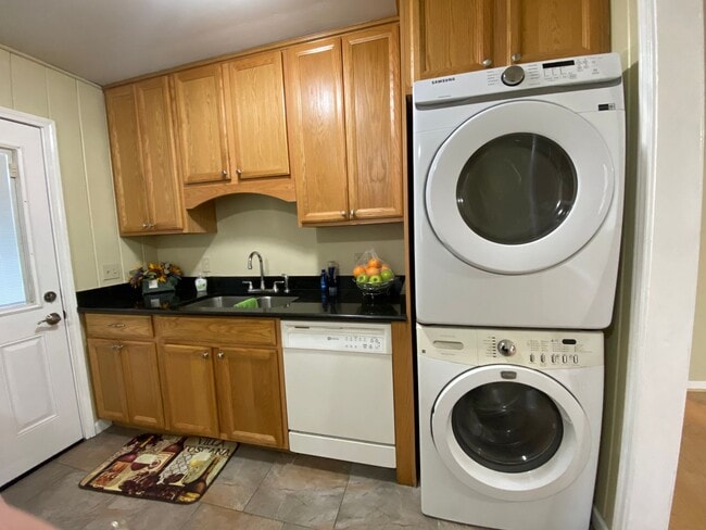 Building Photo - 303 Branham Ave SW