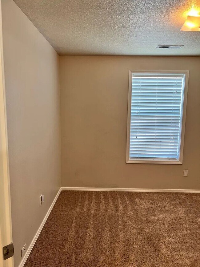Building Photo - 8225 Sweetbrier Loop SE