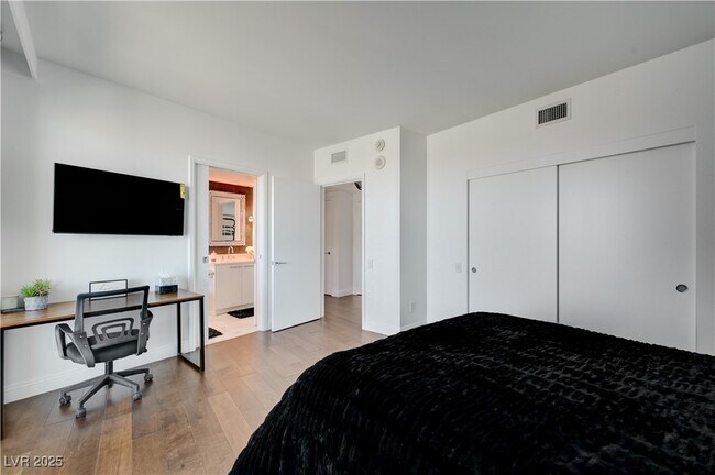 Building Photo - 222 Karen Ave