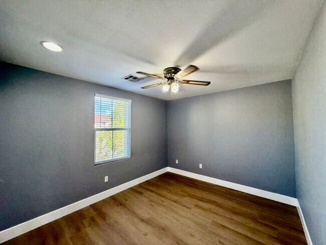 Building Photo - Beautiful two-story home featuring 3 bedrooms, 2.5 bathrooms