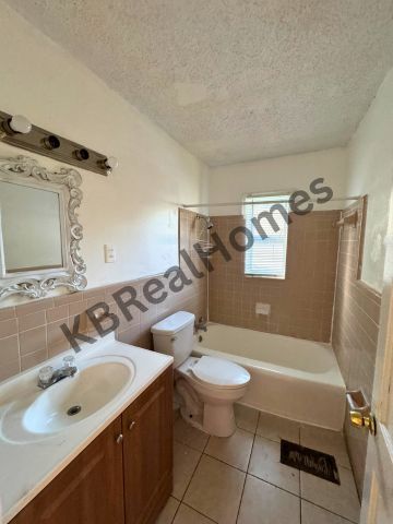 Building Photo - 2601 Kenner Ave