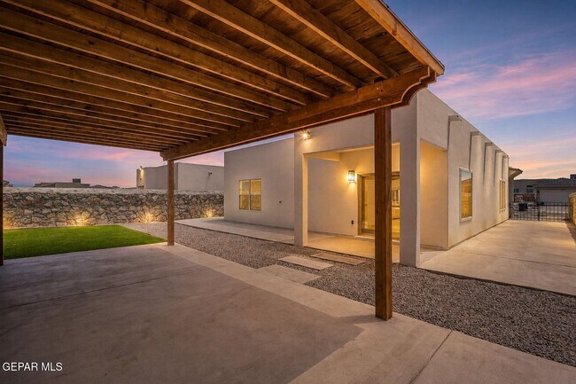 Building Photo - 13909 Paseo Perlas Dr