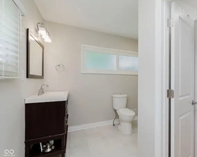 Building Photo - 10409 Barmore Ave