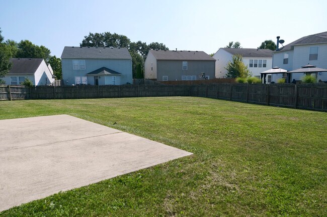 Building Photo - 6857 Maywood Cir