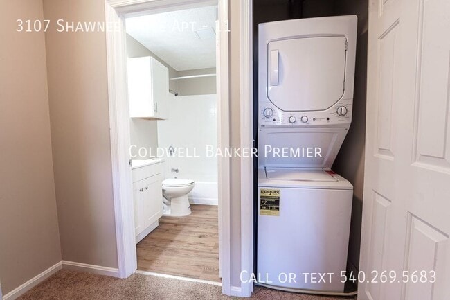 Building Photo - 3107 Shawnee Dr