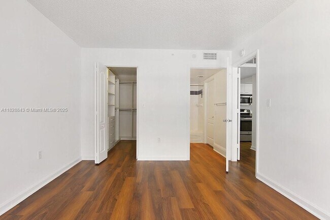 Building Photo - 1756 N Bayshore Dr