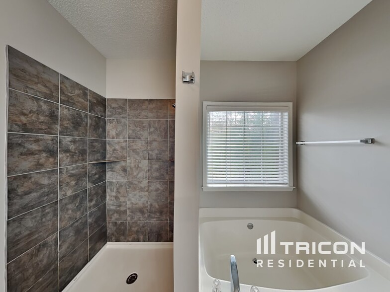 Building Photo - 227 Piedmont Dr