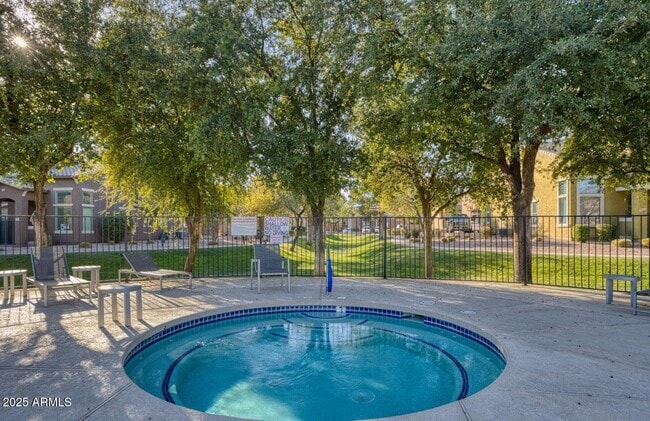 Building Photo - 15240 N 142nd Ave