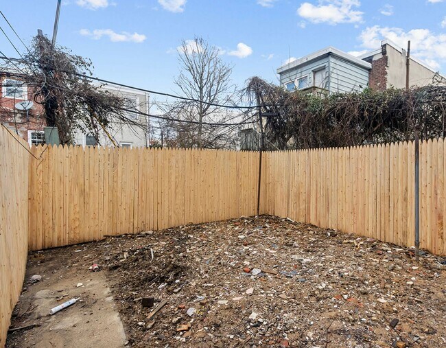 Building Photo - 6011 Catharine St