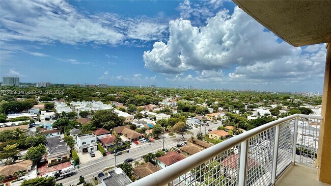 Building Photo - 900 SW 8th St