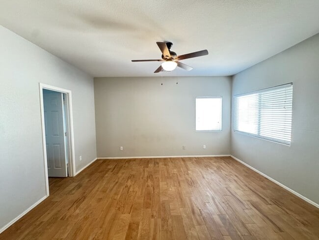 Building Photo - Chandler 4 bed 2 bath