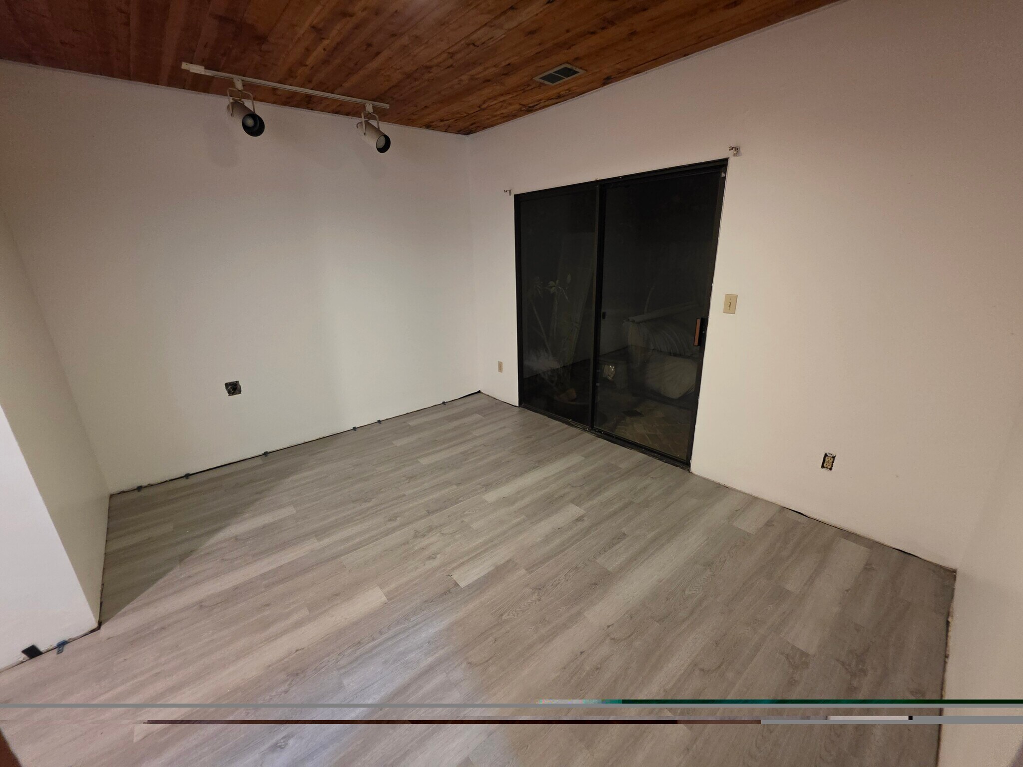 Downstairs bedroom with direct patio access - 2635 Hollyridge Dr