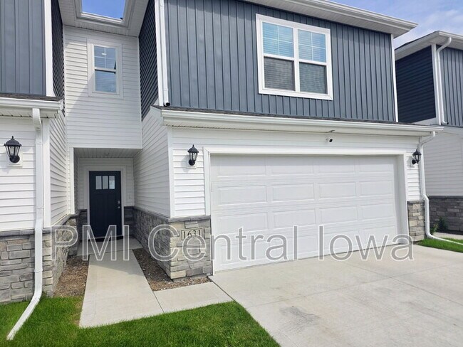 Building Photo - 1631 NE Crossing Oaks Ln