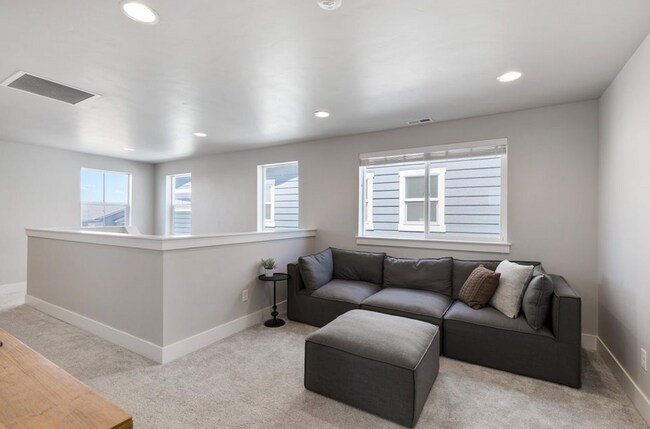 Building Photo - Beautiful 3-Bed Home in Petrosa with Resort-Style Amenities!