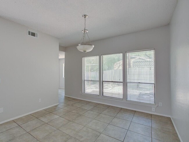 Building Photo - 8402 Tallwood Dr