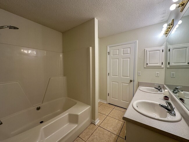Building Photo - Updated 3 bedroom 2 bath brick home located in the Cottages at Marcus Lake!