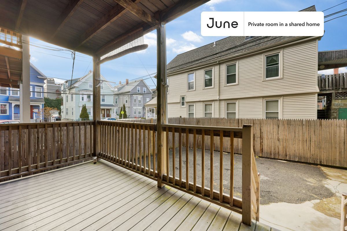 Building Photo - Room in Shared 3 bed/1 bath home