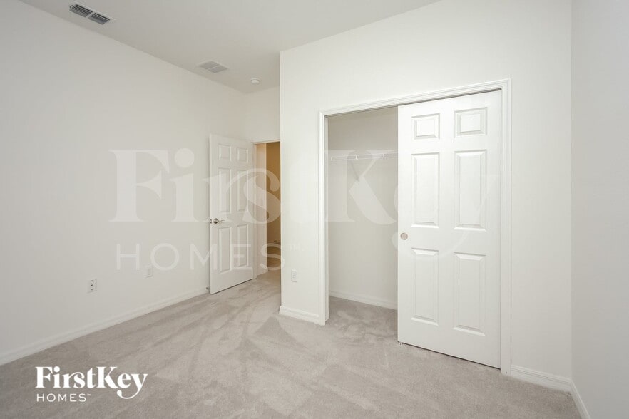 Building Photo - 344 Corbel Ln