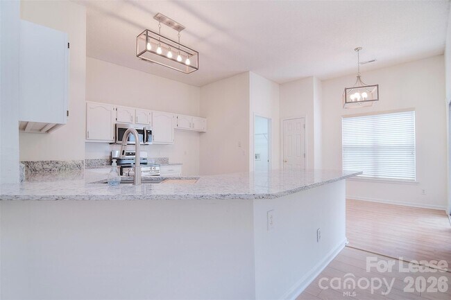 Building Photo - 550 Carlisle Dr