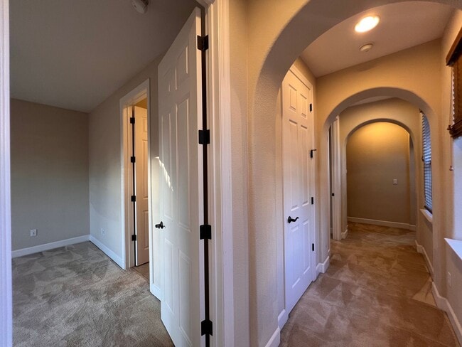 Building Photo - Large Home located in the Gated Community of Dorado in S. Reno