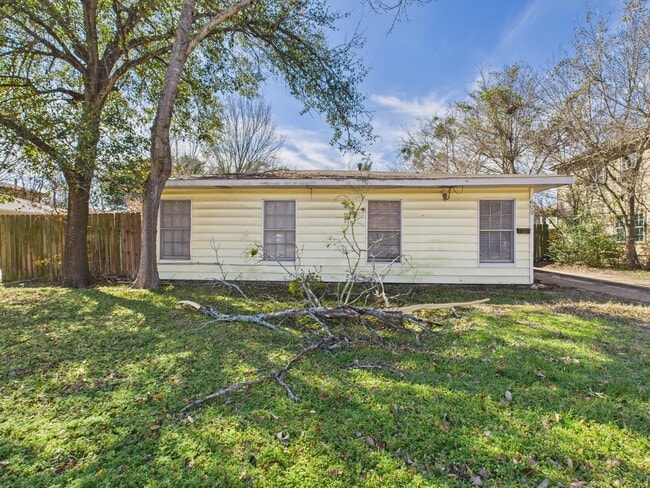 Building Photo - 608 Highlands St