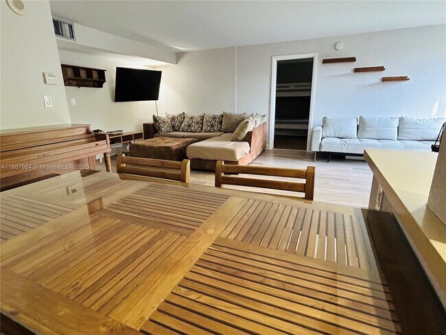 Building Photo - 17021 N Bay Rd