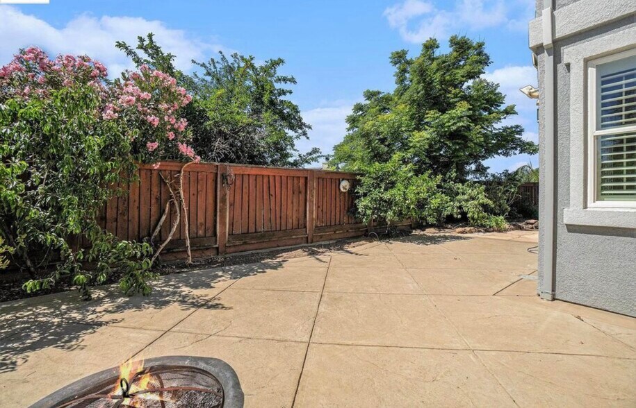 Building Photo - 722 Bentley Ct