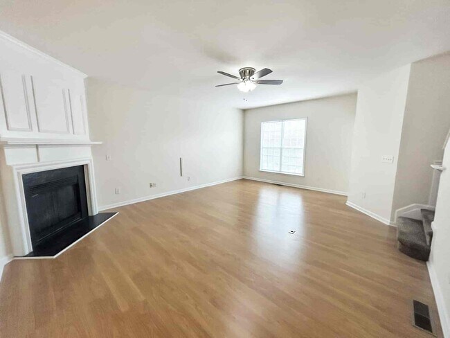 Building Photo - 4033 Edgecomb Dr