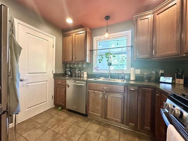 Building Photo - Updated 3-Bed Ranch Steps from Downtown Birmingham & Woodward!
