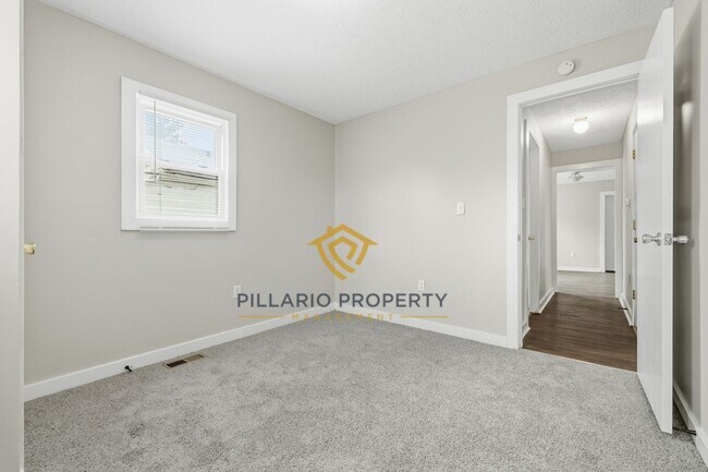 Building Photo - Updated 3 Bedroom Near Forest Manor, Available NOW!