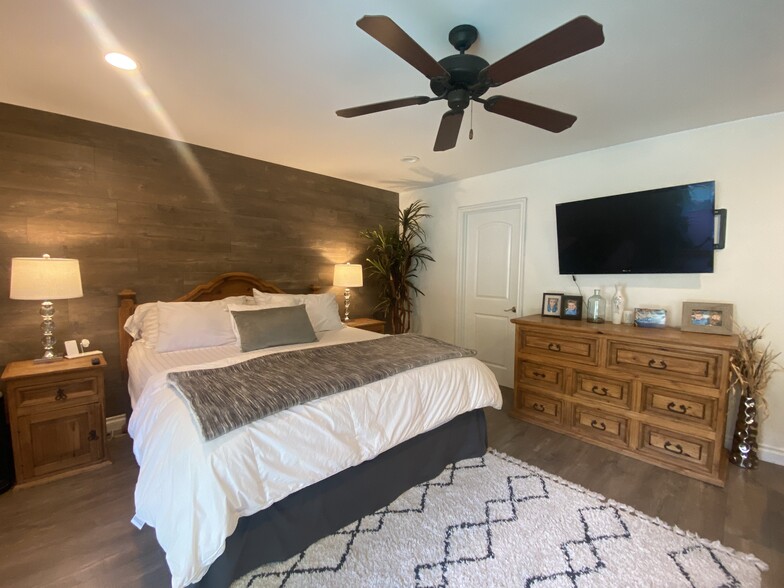 Master Bed cal king - 26491 Fresno Dr