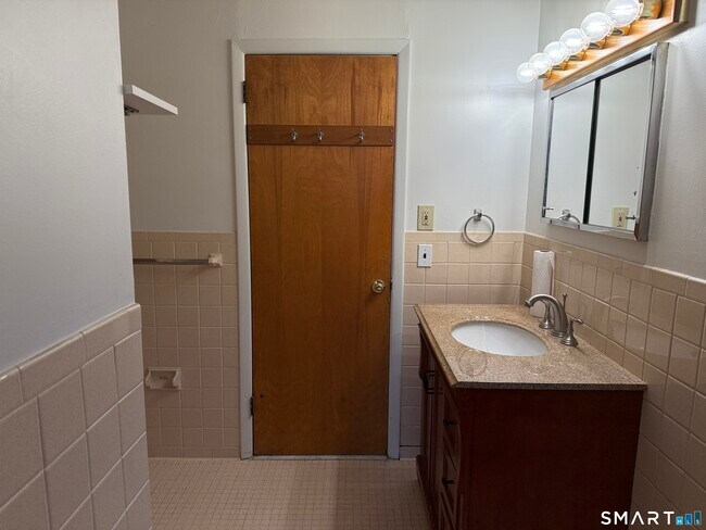 Building Photo - 4 Elmwood St