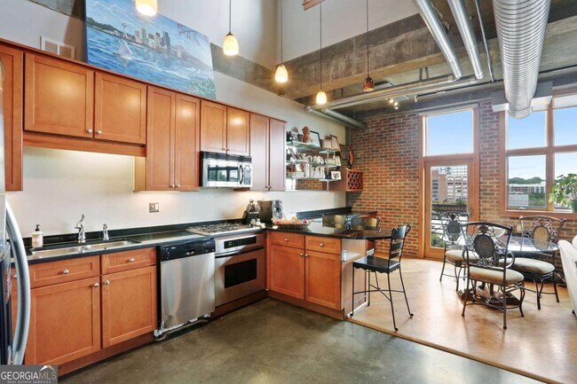 Building Photo - 640 Glen Iris Dr NE