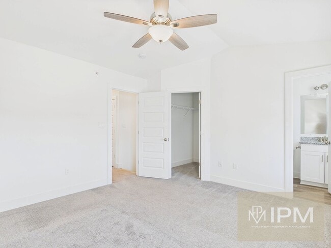 Building Photo - ½ OFF Your First Month’s Rent - Beautiful Townhome in Waynesboro!