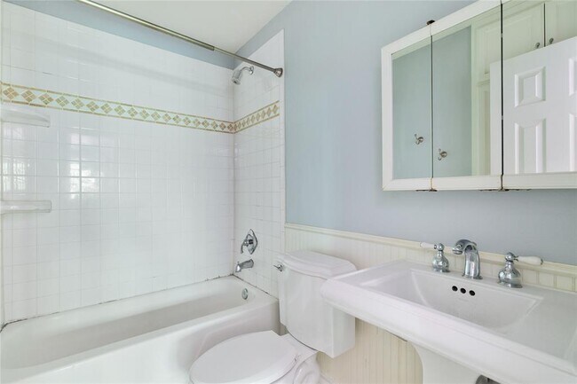 Building Photo - 407 E 45th St